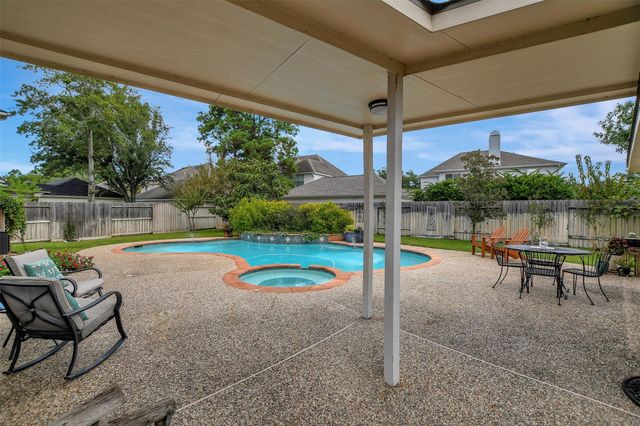 15918 Lake Loop Drive, Cypress, TX 77433