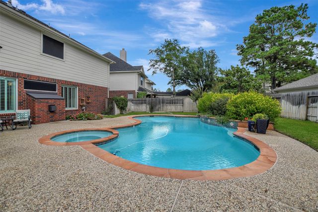 15918 Lake Loop Drive, Cypress, TX 77433