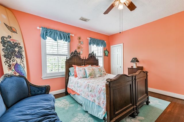 1128 Post Office Street, Galveston, TX 77550