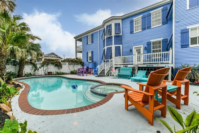 1128 Post Office Street, Galveston, TX 77550
