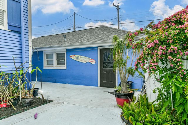 1128 Post Office Street, Galveston, TX 77550