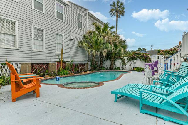 1128 Post Office Street, Galveston, TX 77550