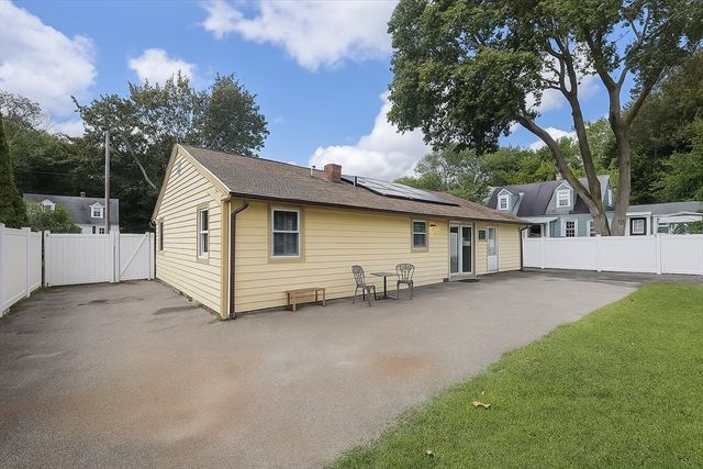 20 Beaconsfield Street, Lawrence, MA 01843