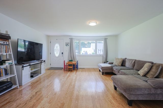 20 Beaconsfield Street, Lawrence, MA 01843