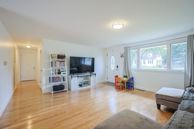 20 Beaconsfield Street, Lawrence, MA 01843