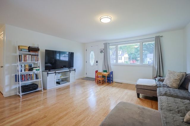 20 Beaconsfield Street, Lawrence, MA 01843