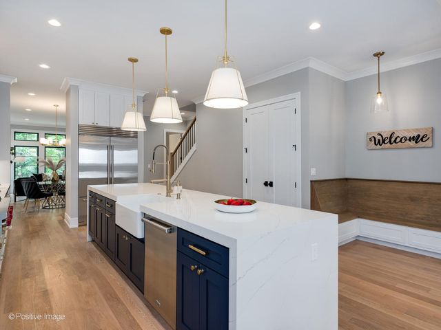 3015 N HAMILTON Avenue, Chicago, IL 60618