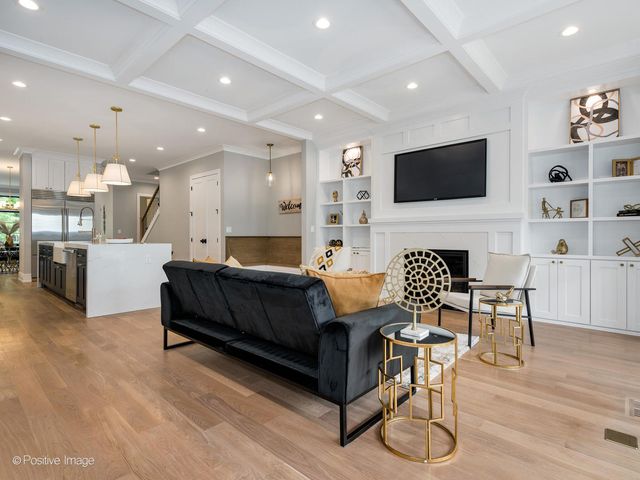 3015 N HAMILTON Avenue, Chicago, IL 60618