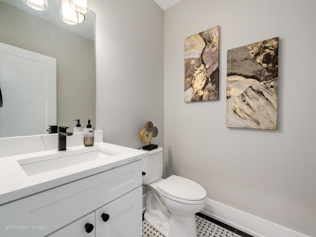 3015 N HAMILTON Avenue, Chicago, IL 60618
