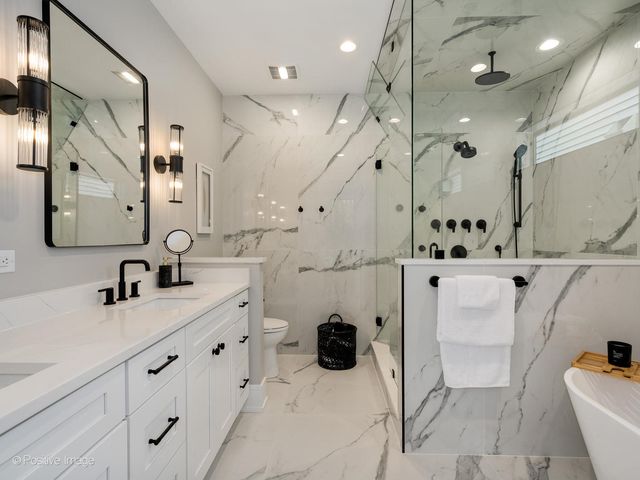 3015 N HAMILTON Avenue, Chicago, IL 60618