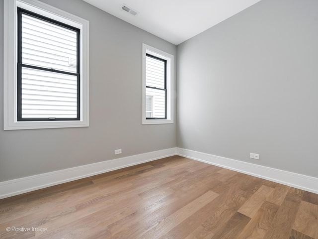 3015 N HAMILTON Avenue, Chicago, IL 60618