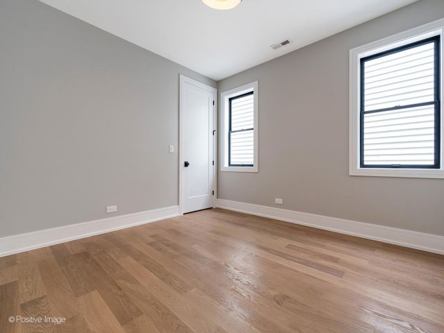 3015 N HAMILTON Avenue, Chicago, IL 60618
