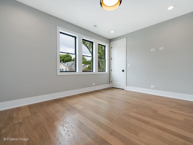 3015 N HAMILTON Avenue, Chicago, IL 60618