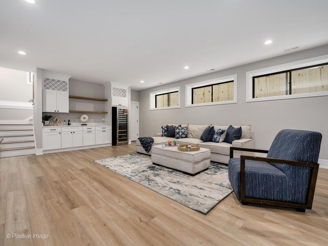 3015 N HAMILTON Avenue, Chicago, IL 60618