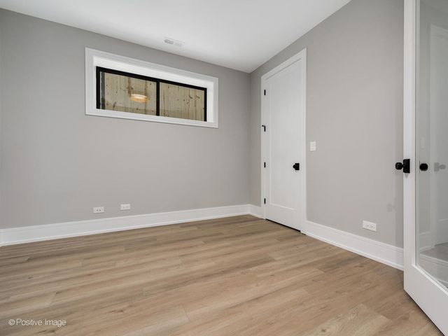 3015 N HAMILTON Avenue, Chicago, IL 60618