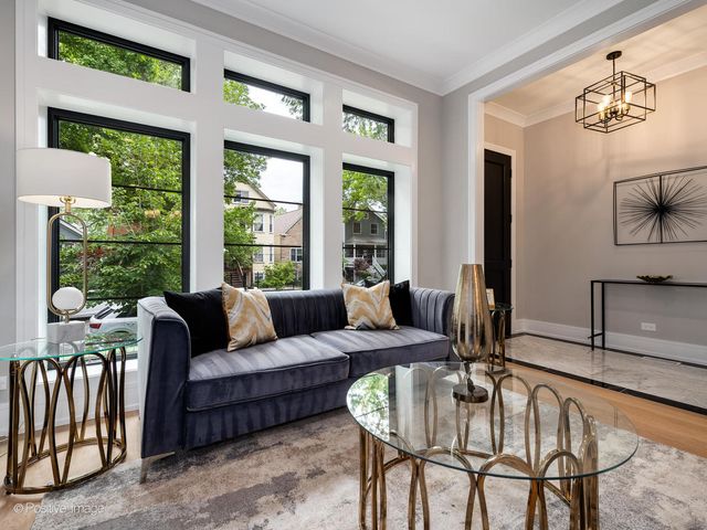 3015 N HAMILTON Avenue, Chicago, IL 60618