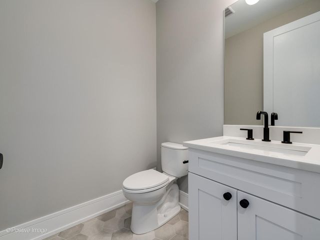 3015 N HAMILTON Avenue, Chicago, IL 60618