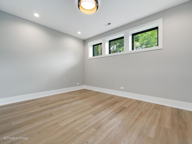 3015 N HAMILTON Avenue, Chicago, IL 60618