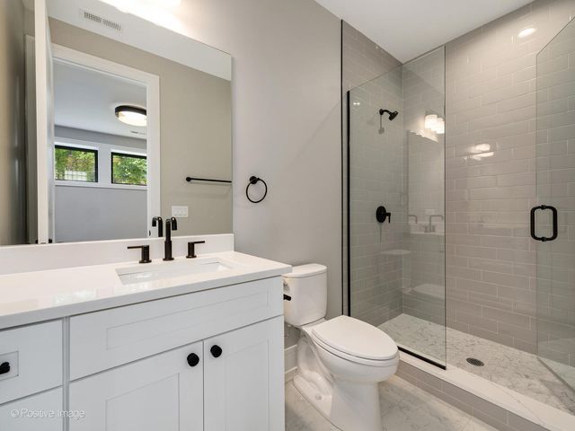 3015 N HAMILTON Avenue, Chicago, IL 60618