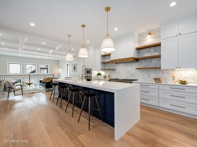 3015 N HAMILTON Avenue, Chicago, IL 60618