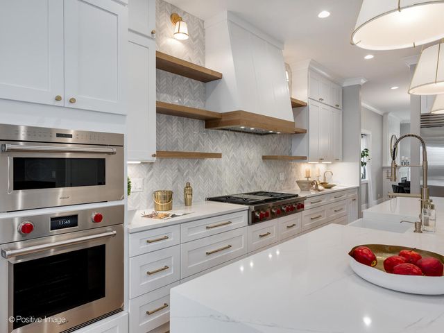 3015 N HAMILTON Avenue, Chicago, IL 60618