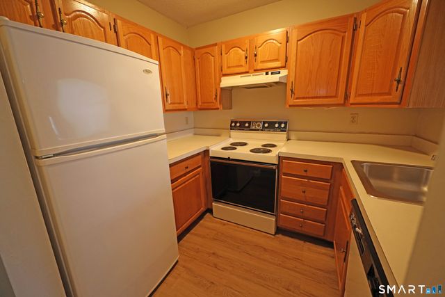 47 Highland Street 214, West Hartford, CT 06119