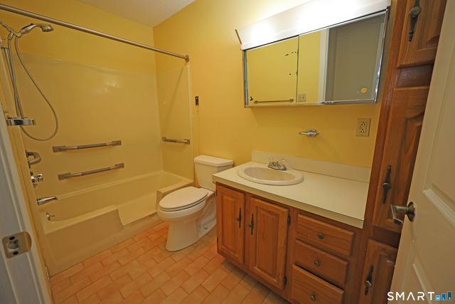 47 Highland Street 214, West Hartford, CT 06119