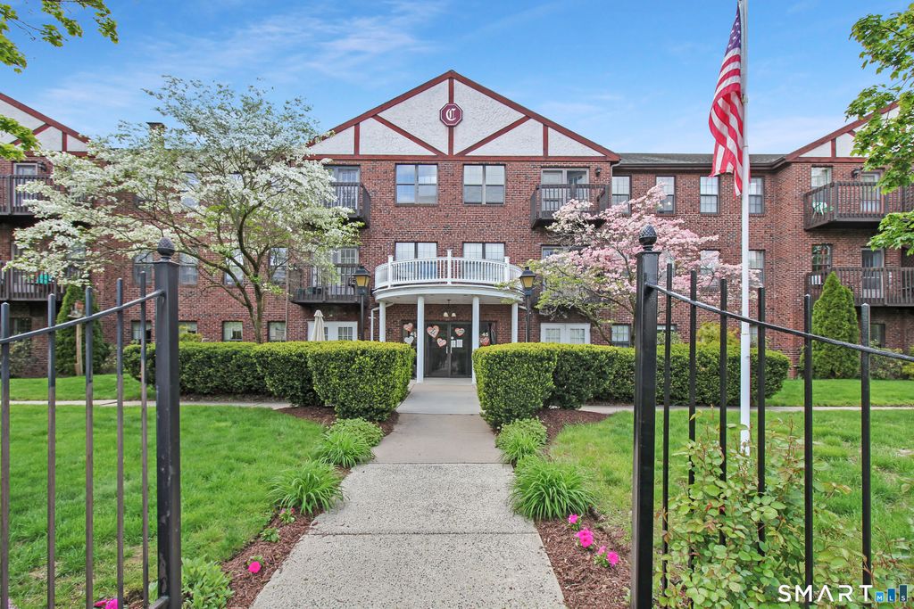47 Highland Street 214, West Hartford, CT 06119