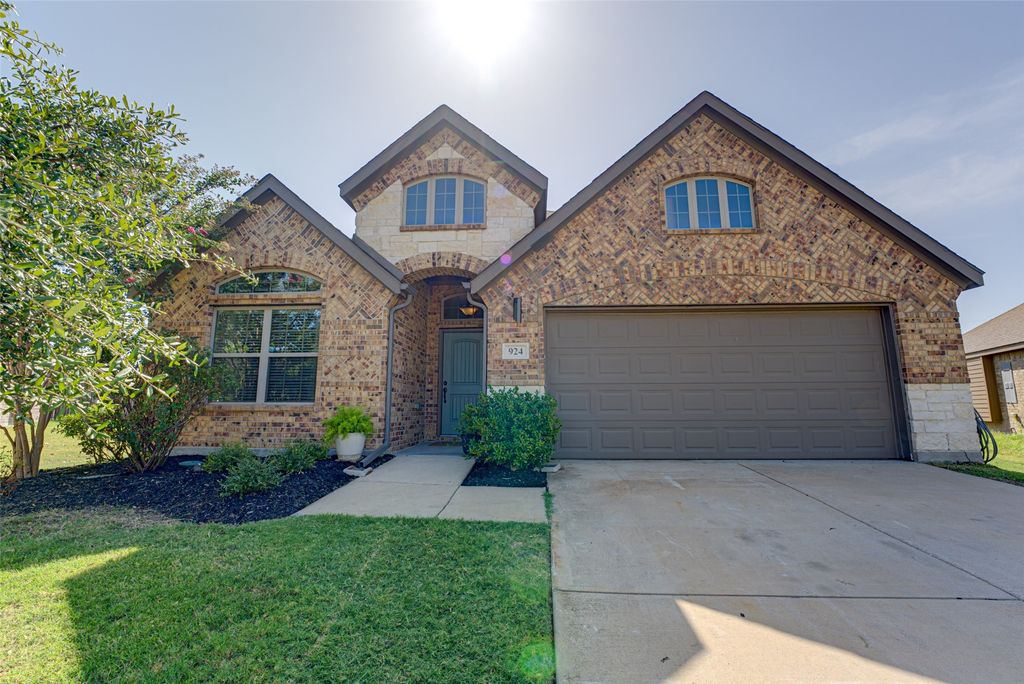 924 Mcgehee Court, Fate, TX 75087