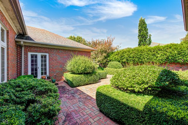 7927 Beaumont Green West Drive, Indianapolis, IN 46250