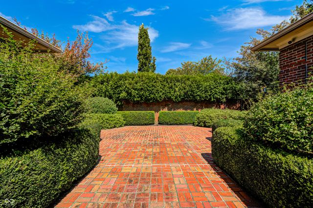 7927 Beaumont Green West Drive, Indianapolis, IN 46250