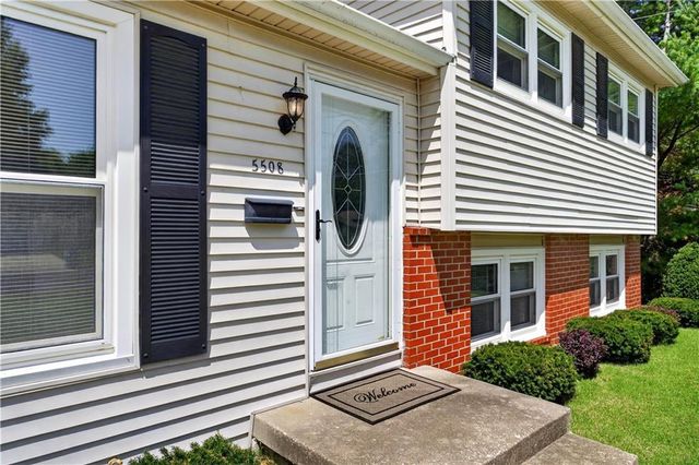 5508 W 99th Terrace, Overland Park, KS 66207