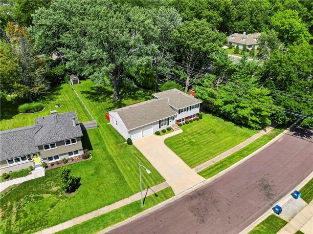 5508 W 99th Terrace, Overland Park, KS 66207