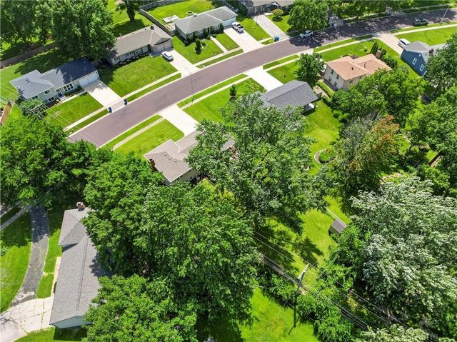 5508 W 99th Terrace, Overland Park, KS 66207