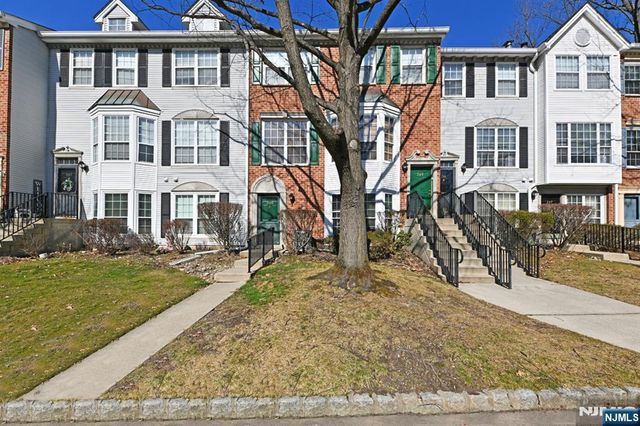 250 Larch Lane, Mahwah, NJ 07430