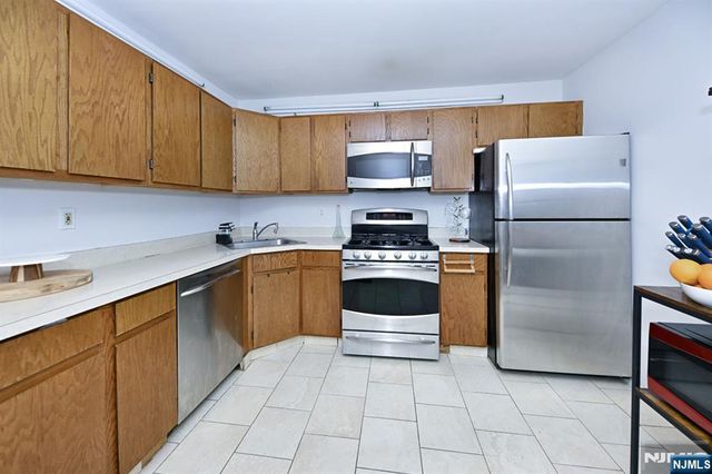 250 Larch Lane, Mahwah, NJ 07430