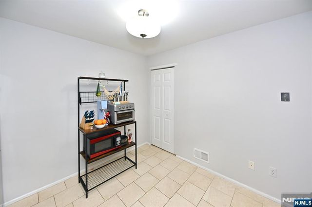 250 Larch Lane, Mahwah, NJ 07430