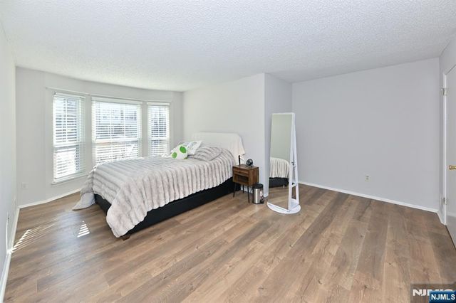 250 Larch Lane, Mahwah, NJ 07430