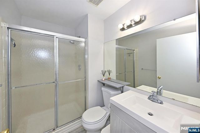 250 Larch Lane, Mahwah, NJ 07430