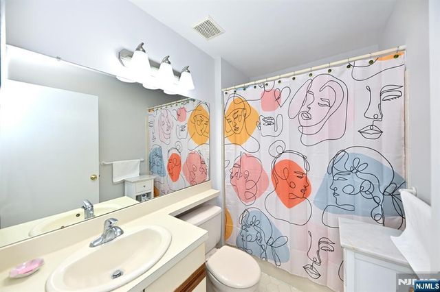 250 Larch Lane, Mahwah, NJ 07430