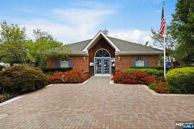 250 Larch Lane, Mahwah, NJ 07430