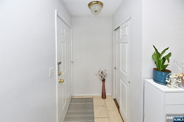 250 Larch Lane, Mahwah, NJ 07430