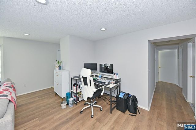 250 Larch Lane, Mahwah, NJ 07430