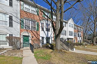 250 Larch Lane, Mahwah, NJ 07430