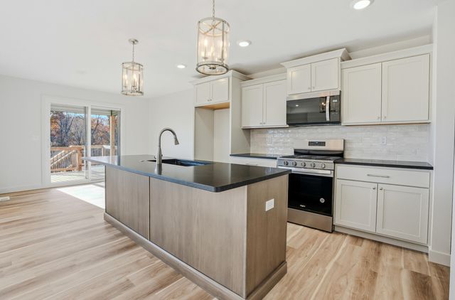 4312 STONE MOUNTAIN PKY, Columbia, MO 65201