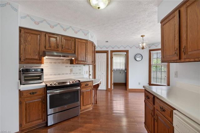 1205 Springwell PL, Newport News, VA 23608