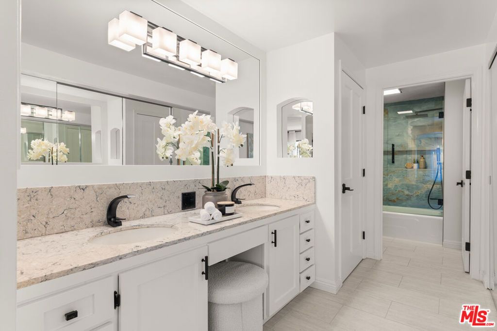 Image 13 of property listing at 1 62nd Place 203, Long Beach, CA 90803