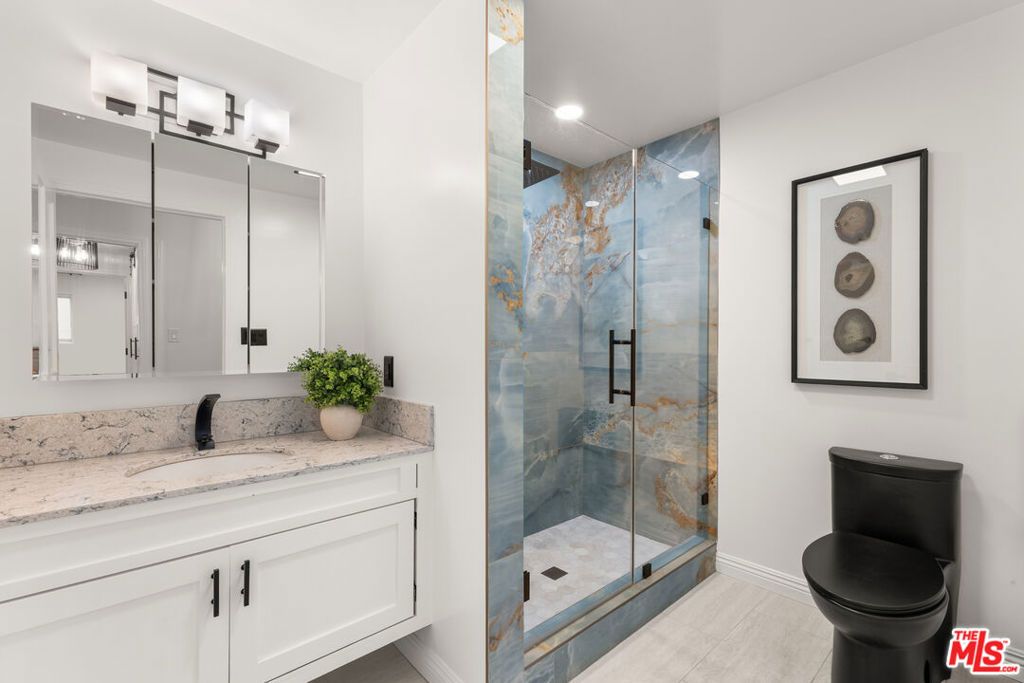 Image 14 of property listing at 1 62nd Place 203, Long Beach, CA 90803