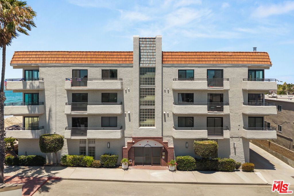 Image 21 of property listing at 1 62nd Place 203, Long Beach, CA 90803