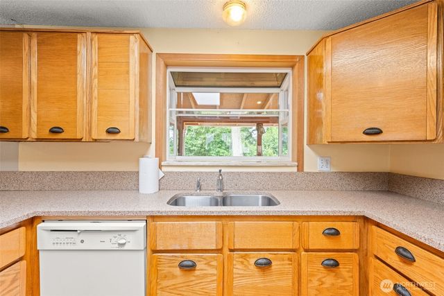 7523 13th Avenue SE, Lacey, WA 98503